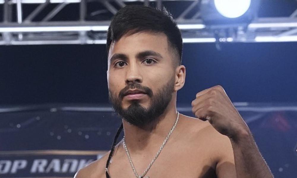 スーパー・バンタム級10回戦  ラモン・カルデナス対エリック・ロブレス