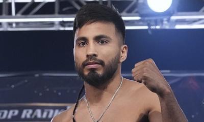 スーパー・バンタム級10回戦  ラモン・カルデナス対エリック・ロブレス